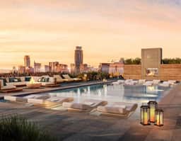 2BD Condo-Rainey St-Best views-RT Pool