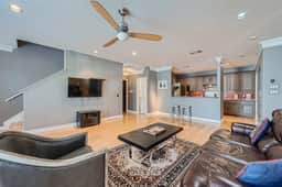 3BR condo w/ balcony & park views - Image 2