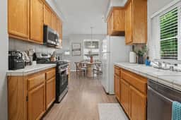 3BR Designer Retreat near UC Davis w/ Fireplace
