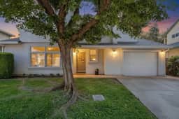 3BR Designer Retreat near UC Davis w/ Fireplace