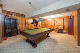 5BR home near University w/ Big Yard & Pool Table