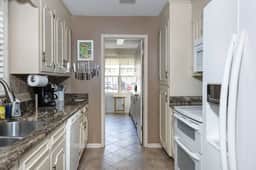 5BR home near University w/ Big Yard & Pool Table