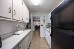 5BR home near University w/ Big Yard & Pool Table