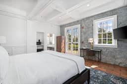 First floor Cozy King Room w/ Wine Country Charm