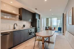 Luxury 1BR +Views+Rooftop Pool +Walk To Rainey St.