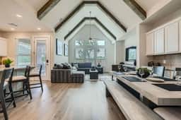 Luxury 4BR home 4 min drive to Texas A&M w/ deck - Image 2