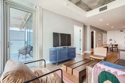 Modern Downtown Condo*Rooftop pool*Top Amenities