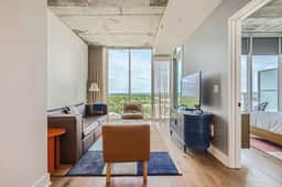 Modern Downtown Condo*Rooftop pool*Top Amenities