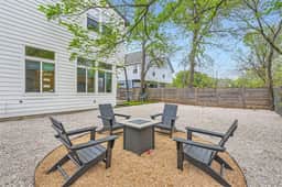 Off the hook in Austin +Chic 2BR Retreat + Firepit