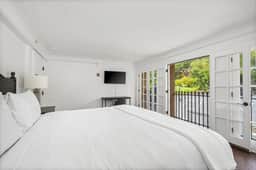 Private King Room, Wine country Sonoma Stonehouse
