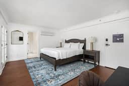 Private King Room, Wine country Sonoma Stonehouse