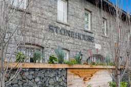 Sonoma Stonehouse Hotel, Wine Country Vibes - Image 2
