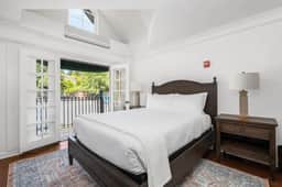 Sonoma Stonehouse Luxury Room in Boutique Hotel