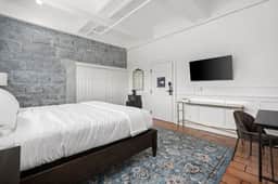 Sonoma Stonehouse, King Room at Boutique Hotel - Image 2