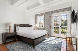 Sonoma Stonehouse, King room w/ Private Patio - Image 2