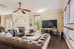 Warm Suburban 3BR Townhome near DT - Image 2