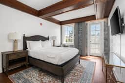 Wine Country Escape • Boutique Hotel, 1BR Queen