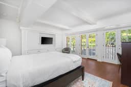 Wine Country Luxury King Room in Boutique Hotel