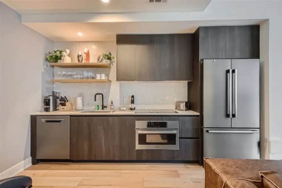 2BD Condo-Rainey St-Best views-RT Pool