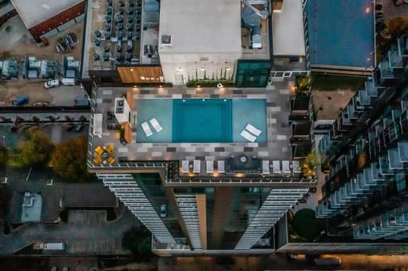 2BR + Luxury +Views +Rooftop pool in Austin