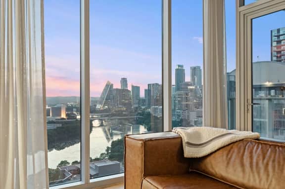 2BR Lux Highrise + Austin + Vibrant Rainey St