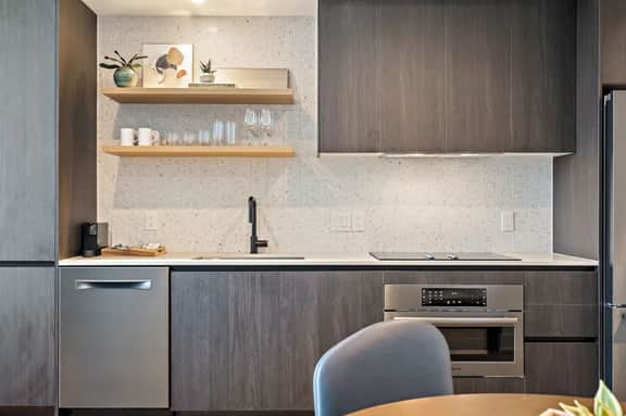 2BR Lux Highrise + Austin + Vibrant Rainey St
