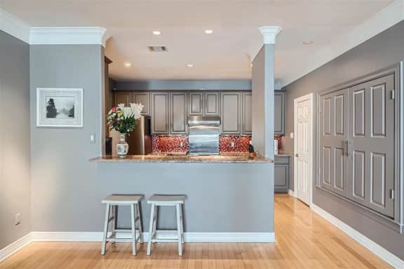 3BR condo w/ balcony & park views