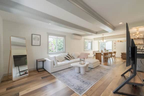 4BR Spacious home | EV charger | Near Green Lake
