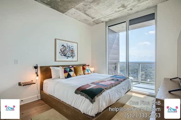 Brand New Rainey Street Condo w/ City and Lake View