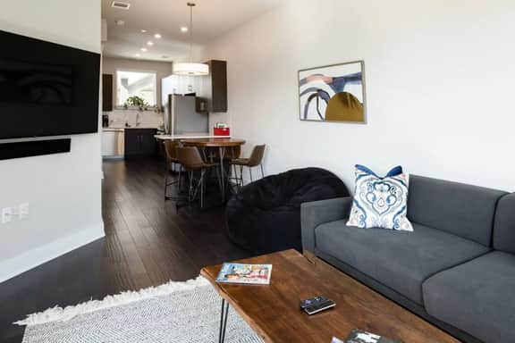 Capitol View Condos by One Fine Bnb - Paramount