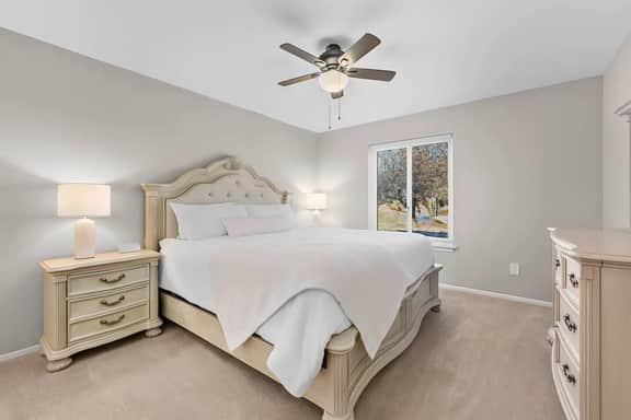 Charming 3BR home w/ yard and fireplace in Troy