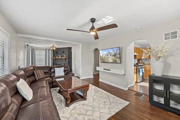 Cozy Ranch Retreat, near Liberty Triangle w/ EV