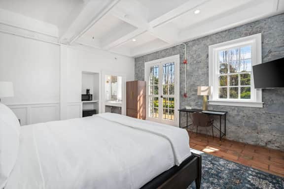 First floor Cozy King Room w/ Wine Country Charm