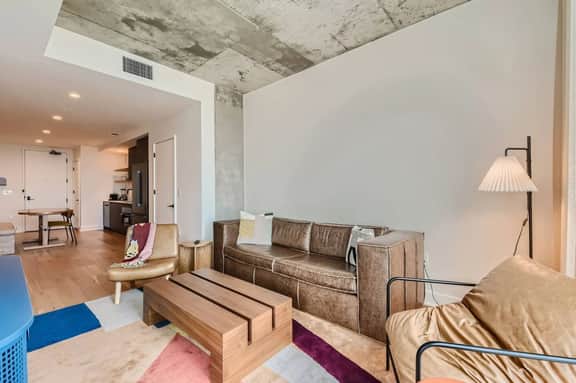 Luxury 1BR +Views+Rooftop Pool +Walk To Rainey St.