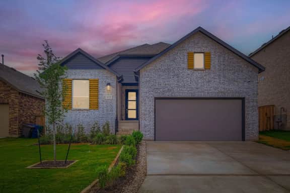 Luxury 4BR home 4 min drive to Texas A&M w/ deck