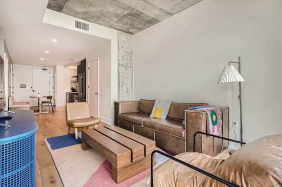 Modern Downtown Condo*Rooftop pool*Top Amenities