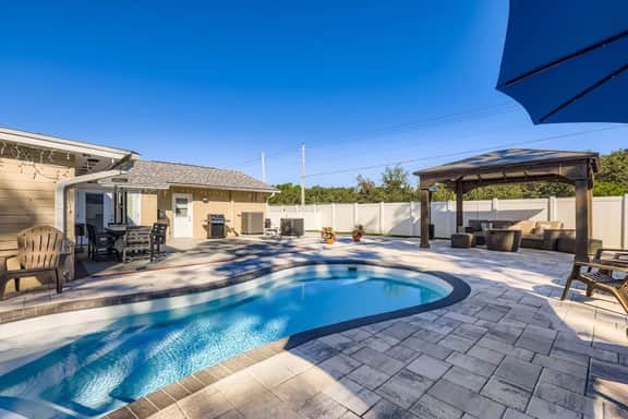 New Sunrise Sanctuary, 4BR home w/ pool & jacuzzi - Image 2