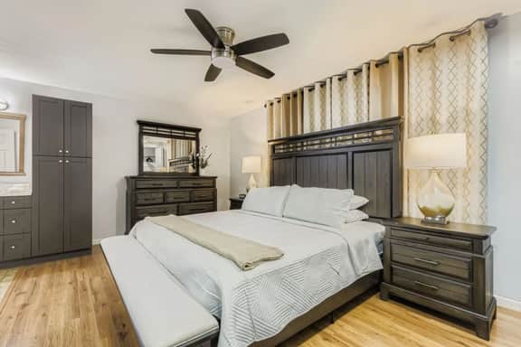 New Sunrise Sanctuary, 4BR home w/ pool & jacuzzi