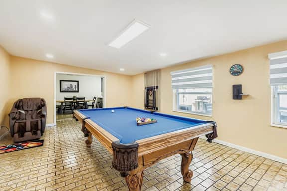 New Sunrise Sanctuary, 4BR home w/ pool & jacuzzi