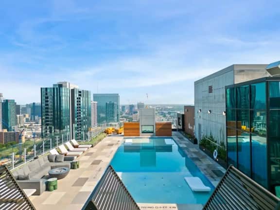 NEW! 1BR Scenic Retreat w/ Rooftop pool |Rainey St - Image 2