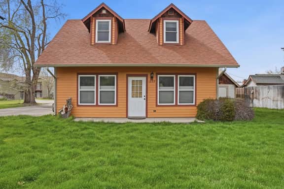 River Road Cottage · 2BR Near Trails & Downtown