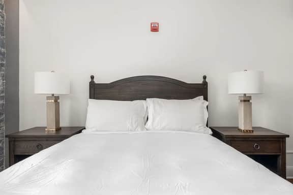 Sonoma Stonehouse Retreat • Chic King Room
