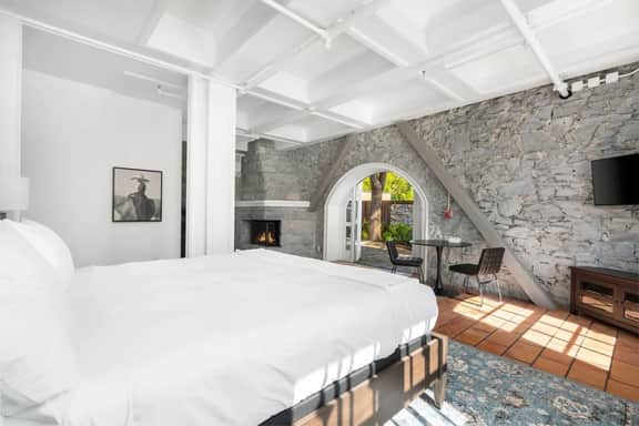 Sonoma Stonehouse, King Room w/ Private Patio - Image 2