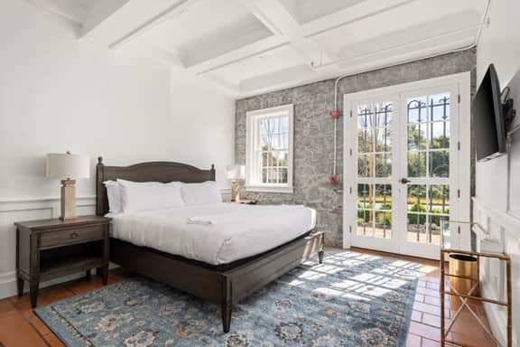 Sonoma Stonehouse, King room w/ Private Patio - Image 2