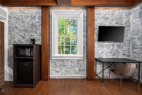 Sonoma Wine Country Escape • 1BR Queen Room - Image 2