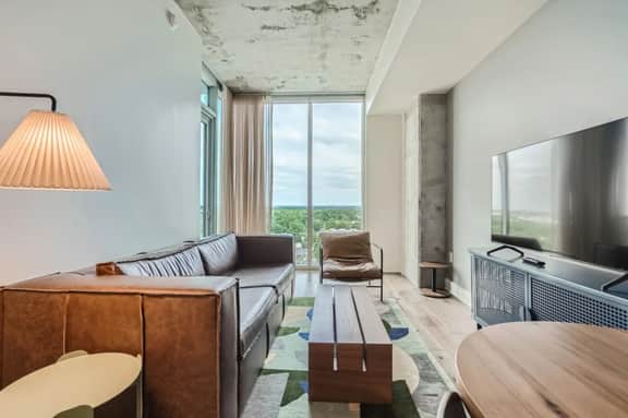 Spacious 1 BR condo *Amazing views* Pool* Kitchen - Image 2