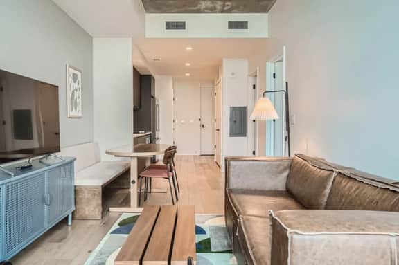 Spacious 1 BR condo *Amazing views* Pool* Kitchen