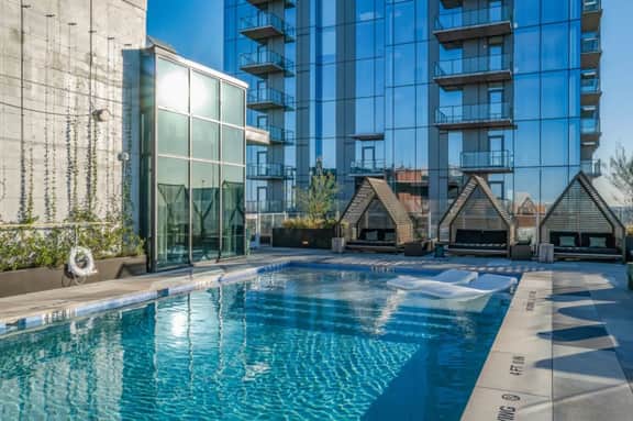 Studio + Views +Rooftop pool |Rainey St