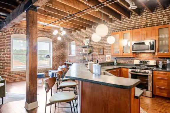The Loft on Main, Penthouse Loft near Main Street - Image 2