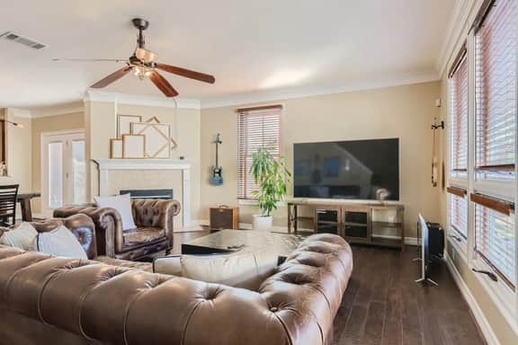 Warm Suburban 3BR Townhome near DT - Image 2